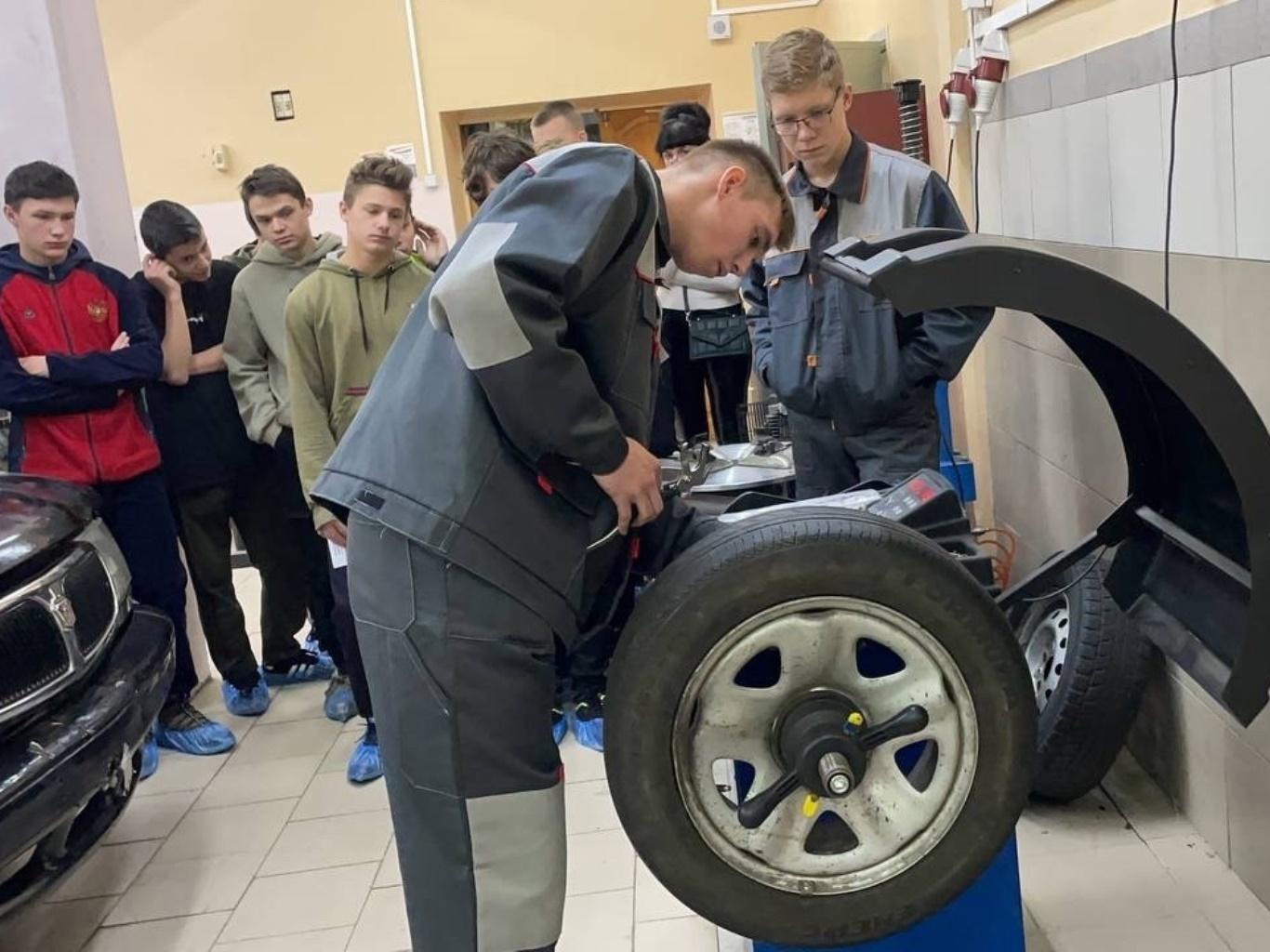 Школьники Кинешмы посетили День открытых дверей в политехническом колледже