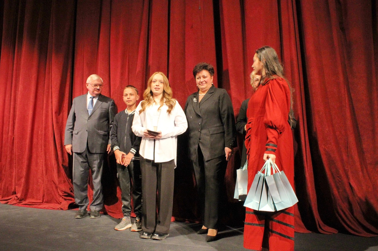 В День народного единства молодым кинешемцам вручили паспорта