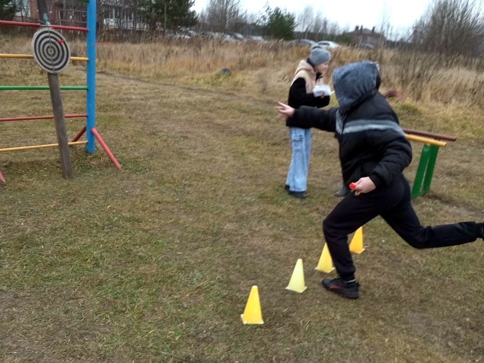 В микрорайоне «Фабрика №2» прошли соревнования по мини-футболу и дартсу