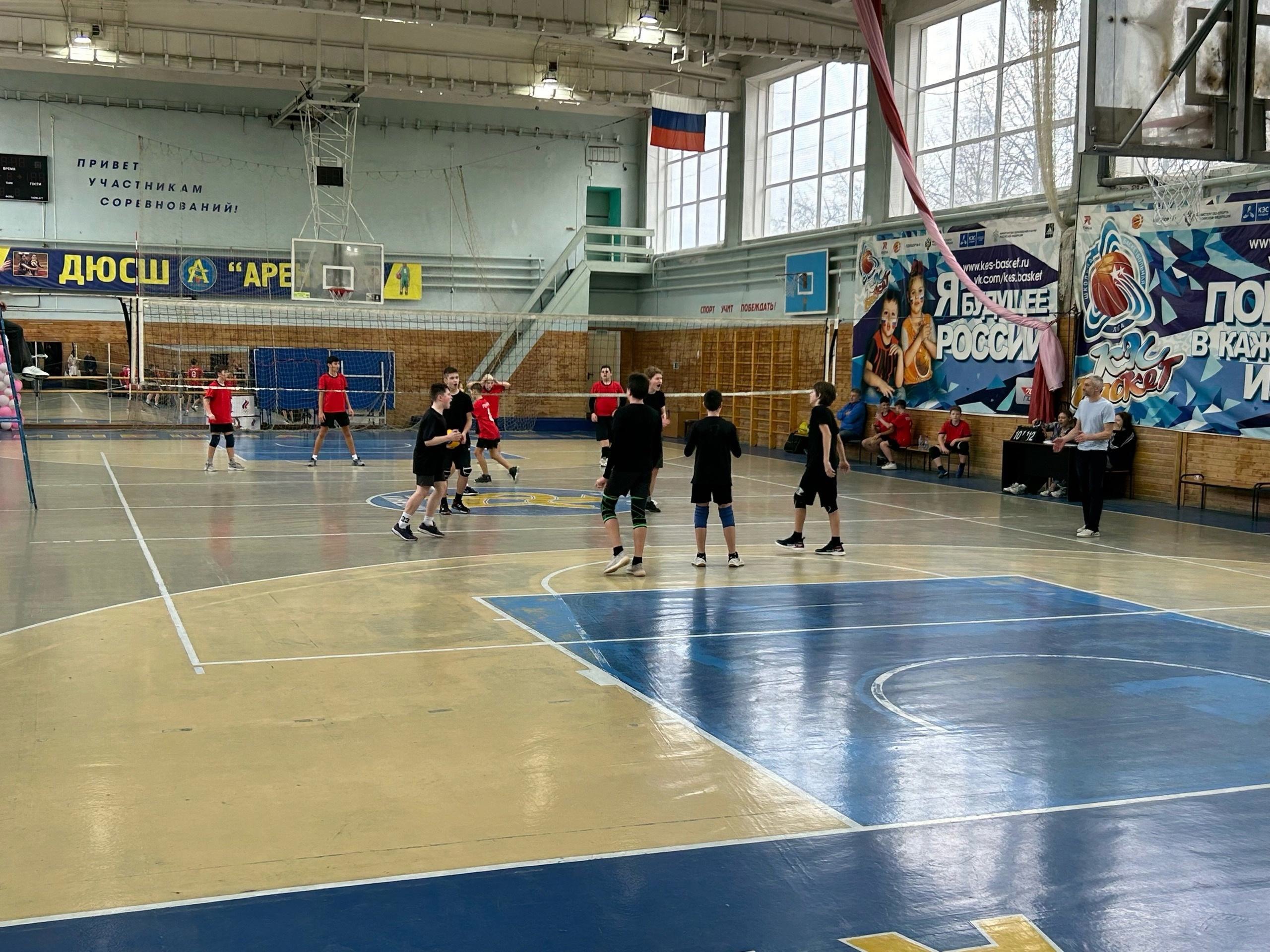 В Кинешме прошло открытое первенство СШ «Арена» по волейболу