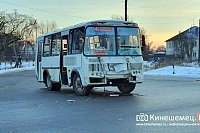На перекрестке ул.Вичугской и И.Виноградова столкнулись самосвал Scania и маршрутка