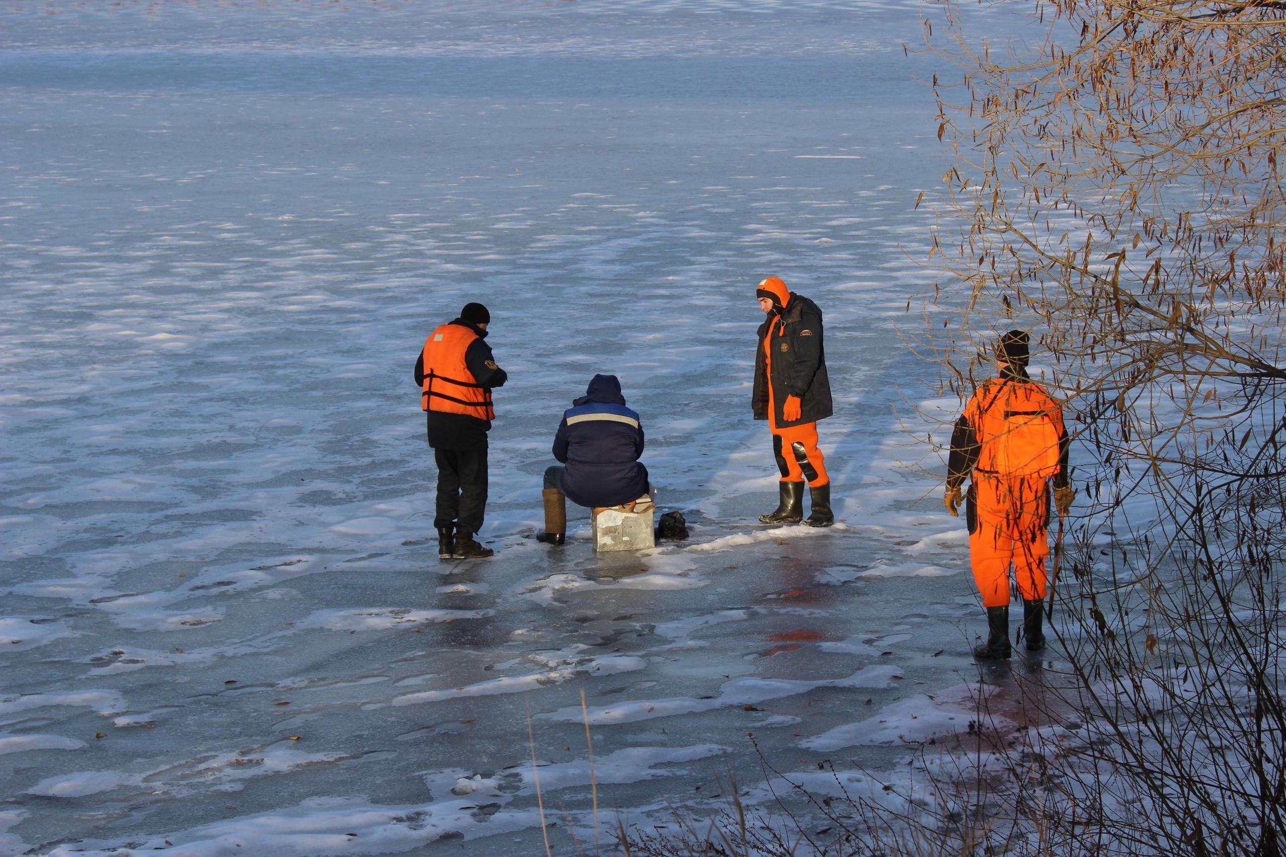 В Кинешме штрафуют выходящих на лед рыбаков