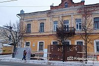 В Кинешме демонтируют аварийный балкон Дома купца Миндовского