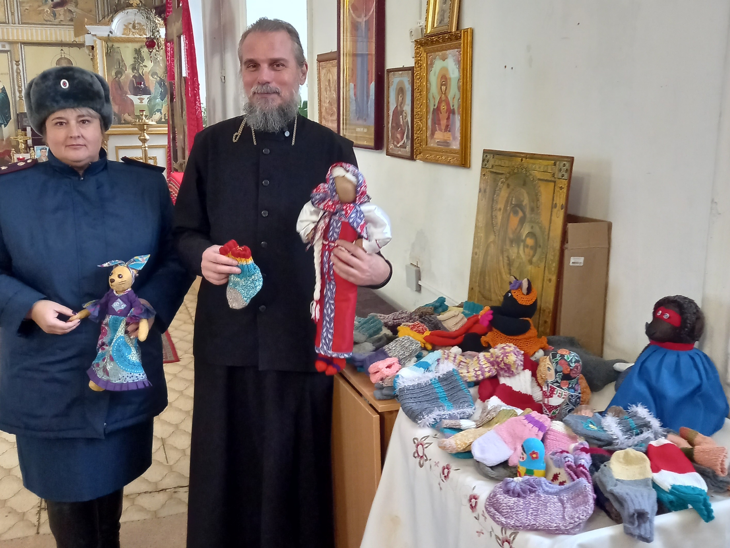 Осужденные кинешемской ИК-3 связали для малообеспеченных детей 70 комплектов варежек и носков