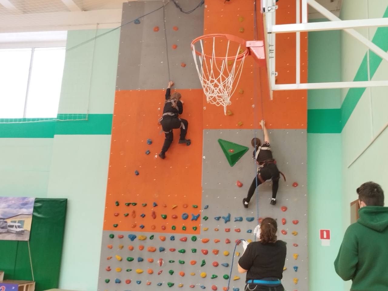 В школе №18 состоялись областные соревнования по скалолазанию