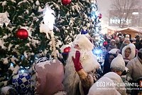 Снегопад не помешал зажечь огни на главной новогодней ёлке Кинешмы