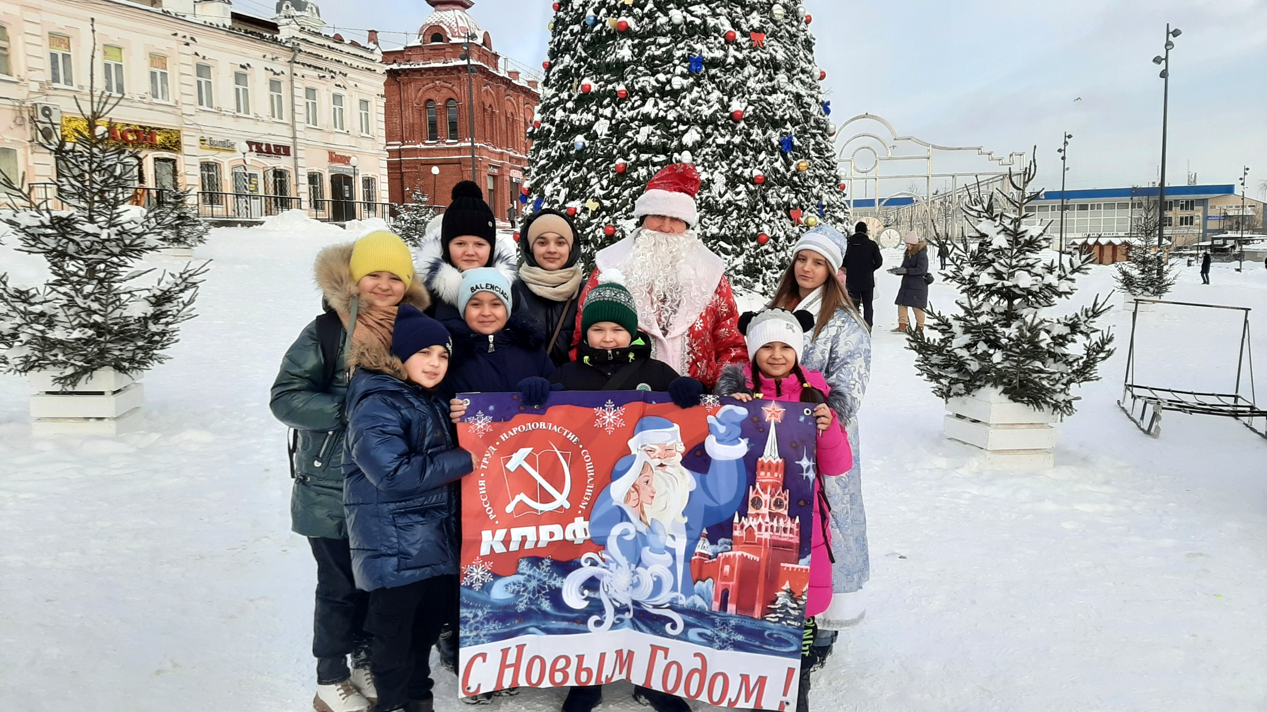 В центре Кинешмы прошла акция «Красный Новый год»