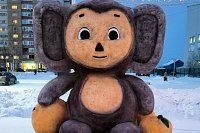 Электромонтер из Кинешмы слепил в Заполярье из снега чебурашку