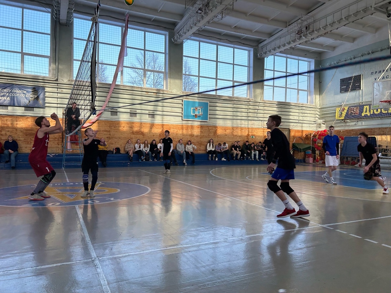 В Кинешме стартовало открытое первенство спортшколы «Арена» по волейболу