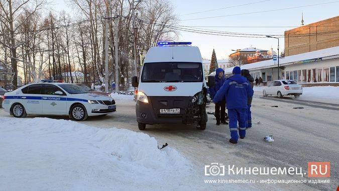 Машина скорой помощи попала в ДТП в центре Кинешмы