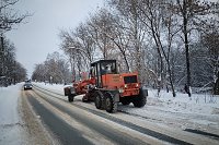 УГХ расчищает и расширяет дороги в микрорайонах города
