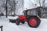 УГХ Кинешмы продолжает расчищать и расширять дороги и тротуары