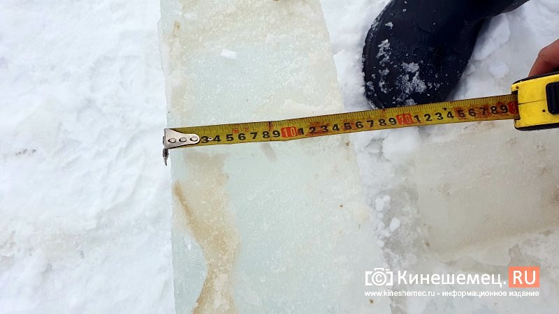 Толщина льда на реке Кинешемке у крещенской купели составляет 15 см