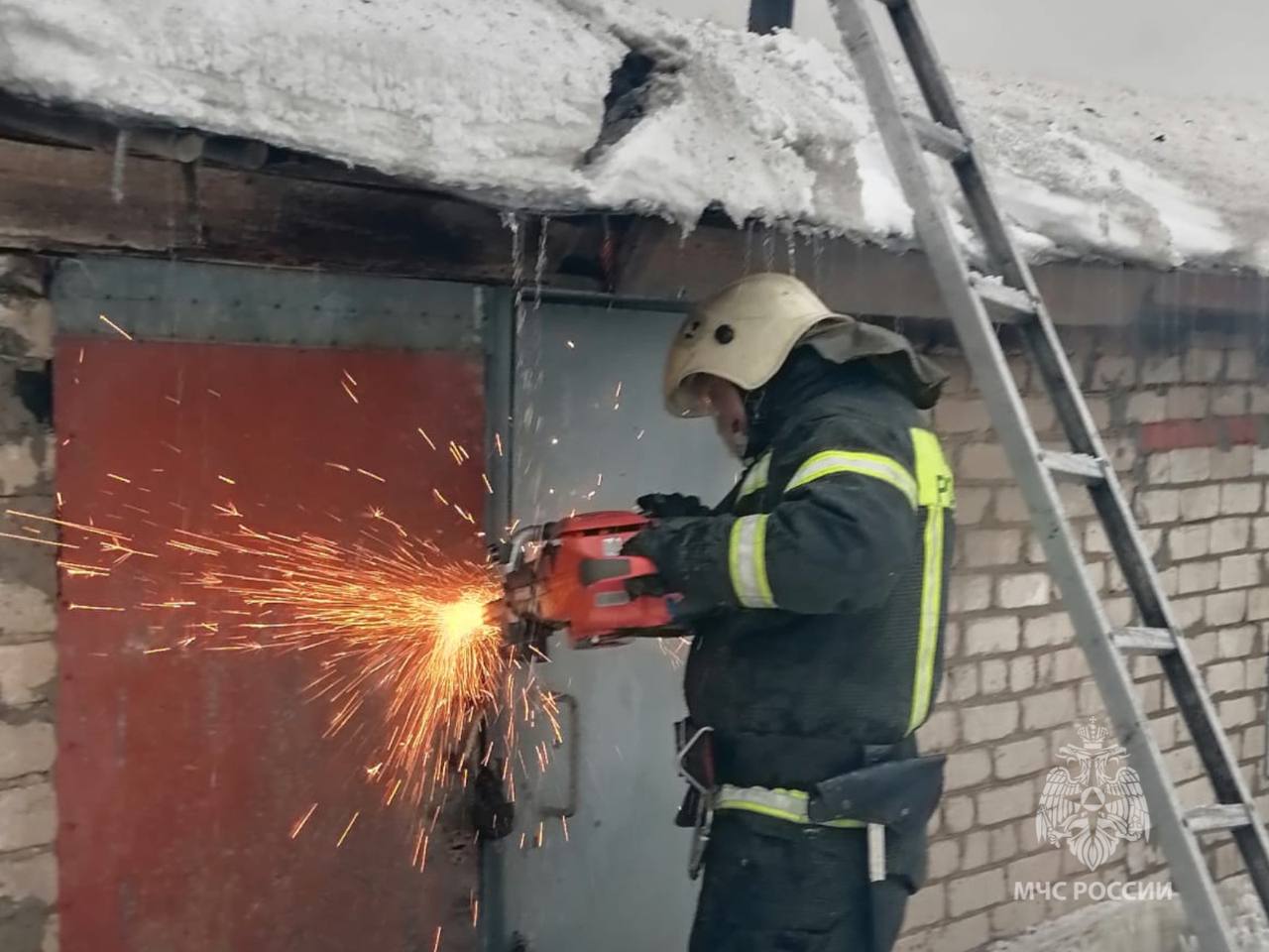 В Заволжске сгорели четыре секционных сарая