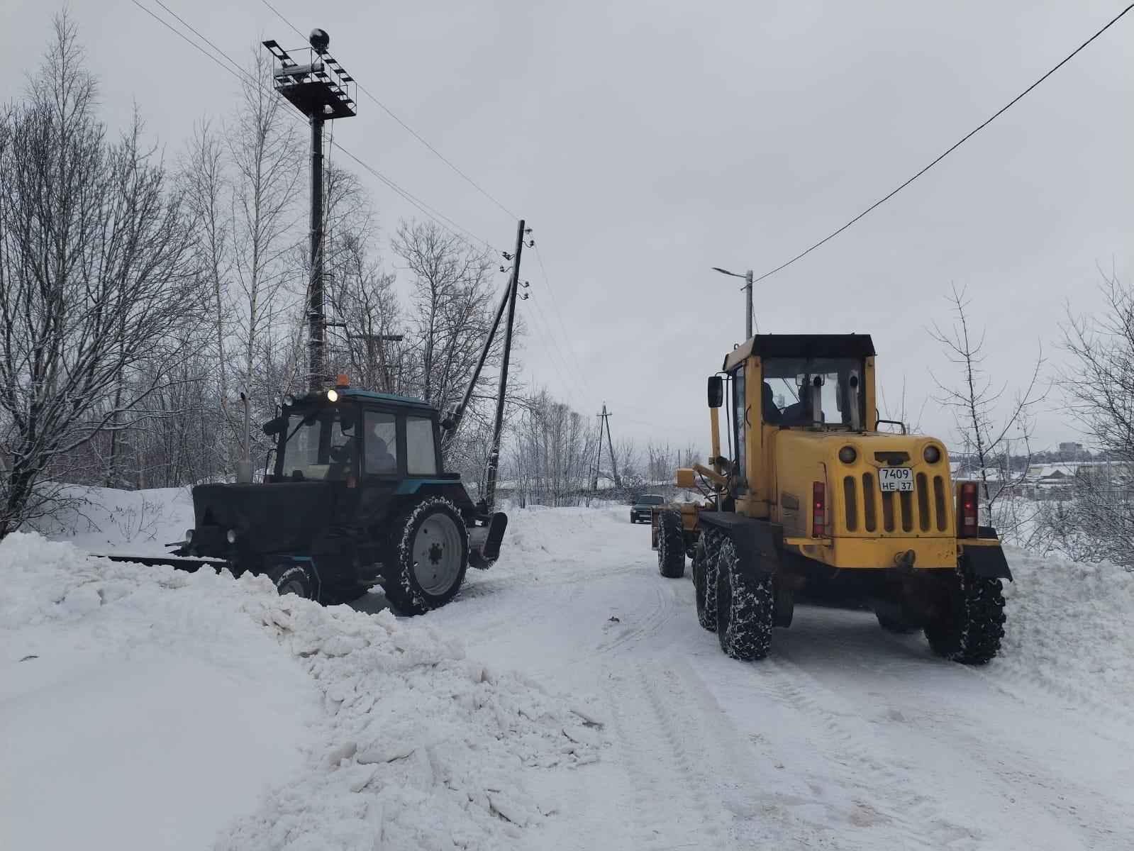 В вывозе снега с улиц Кинешмы задействованы два погрузчика и пять самосвалов