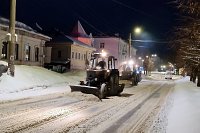 Тракторы УГХ с 5-00 утра прометают кинешемские дороги