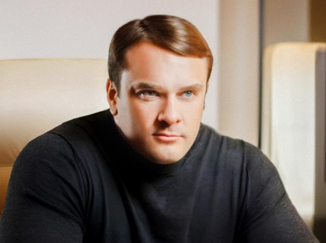 Муж Певицы Максим Антон Петров