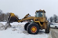 УГХ вывозит снег с Кузнецкого моста