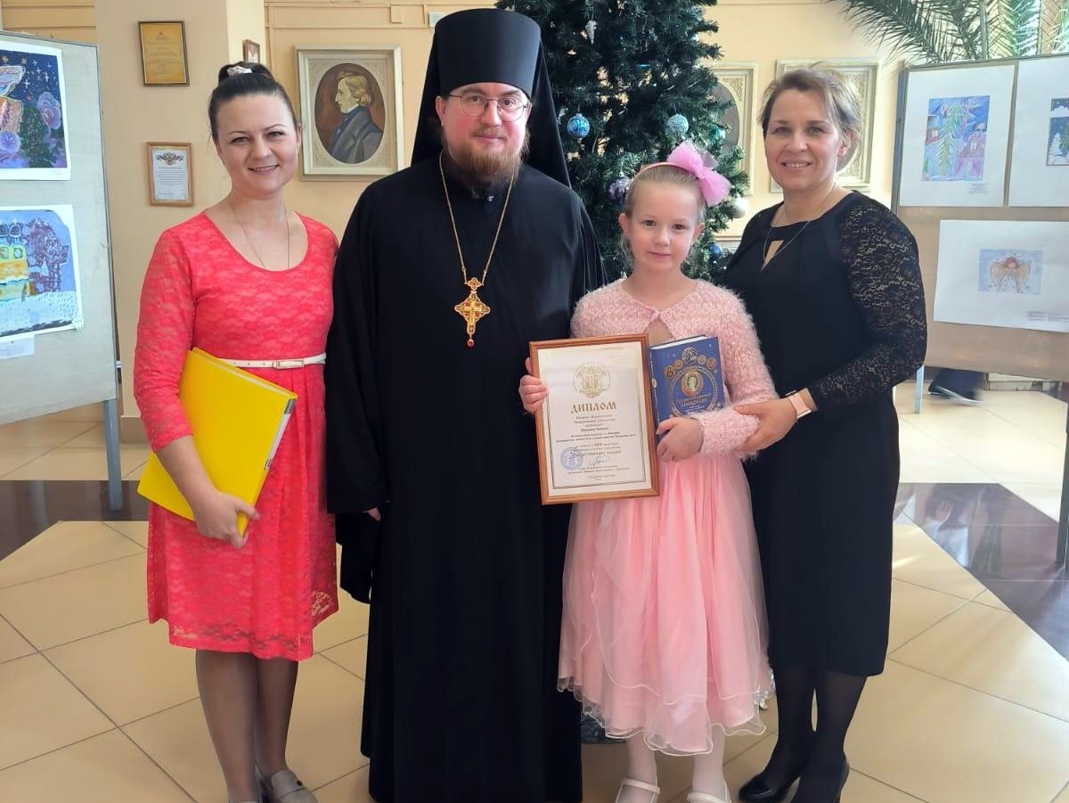 Учащаяся ДШИ Василиса Щеголева победила на областном фестивале «Рождественский подарок»