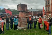 1 мая коммунисты Кинешмы возложили цветы к памятным знакам в честь революционеров