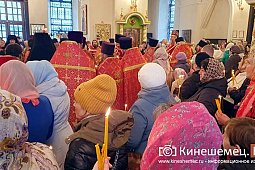 В Троицко-Успенском соборе Кинешмы встретили Благодатный огонь из Иерусалима
