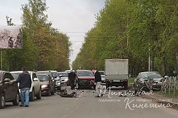 На ул.Маршала Василевского лоб в лоб столкнулись два автомобиля