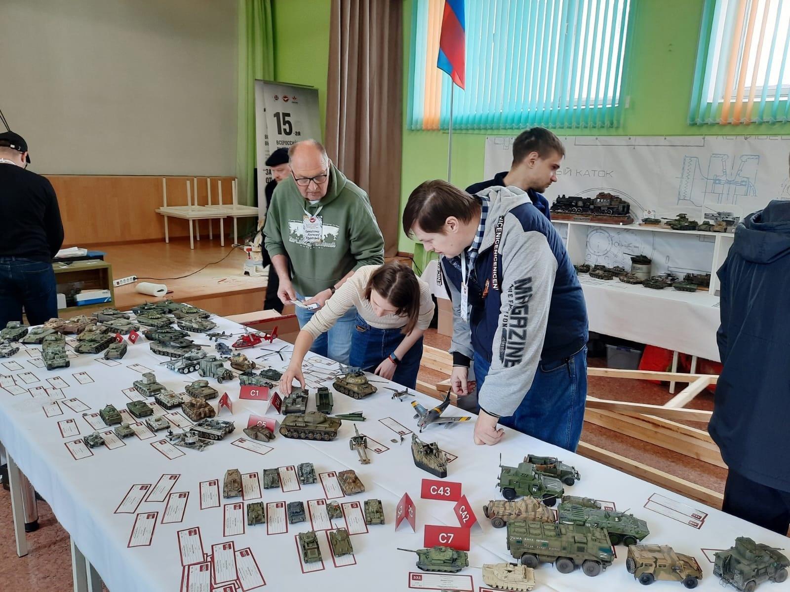 Моделисты Кинешмы заняли 15 призовых мест на выставке «Защитники Отечества-2024»