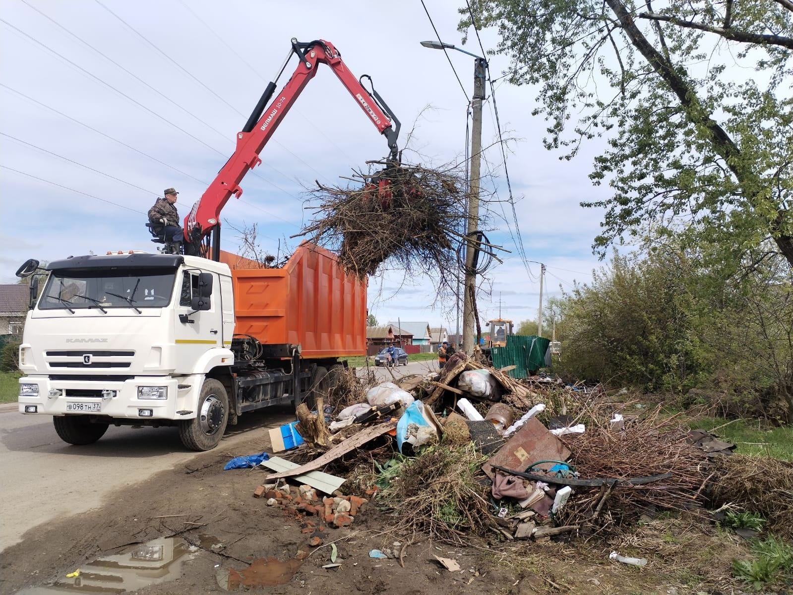 С начала двухмесячника по уборке с улиц Кинешмы вывезено более 5100 кубометров мусора