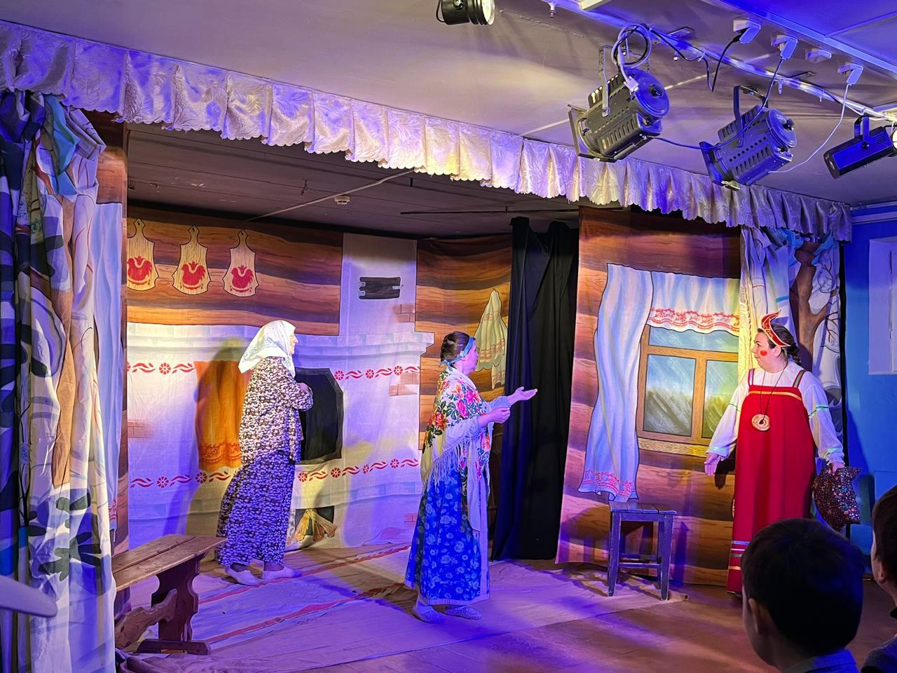 Во второй день фестиваля «Здравствуй, сказка!» в Кинешме зрители увидели два спектакля