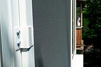 Безопасность и комфорт в каждом доме: сетка антикошка на пластиковые окна