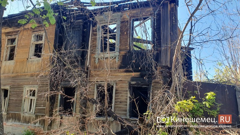В историческом центре Кинешмы сгорел третий за два дня нежилой дом