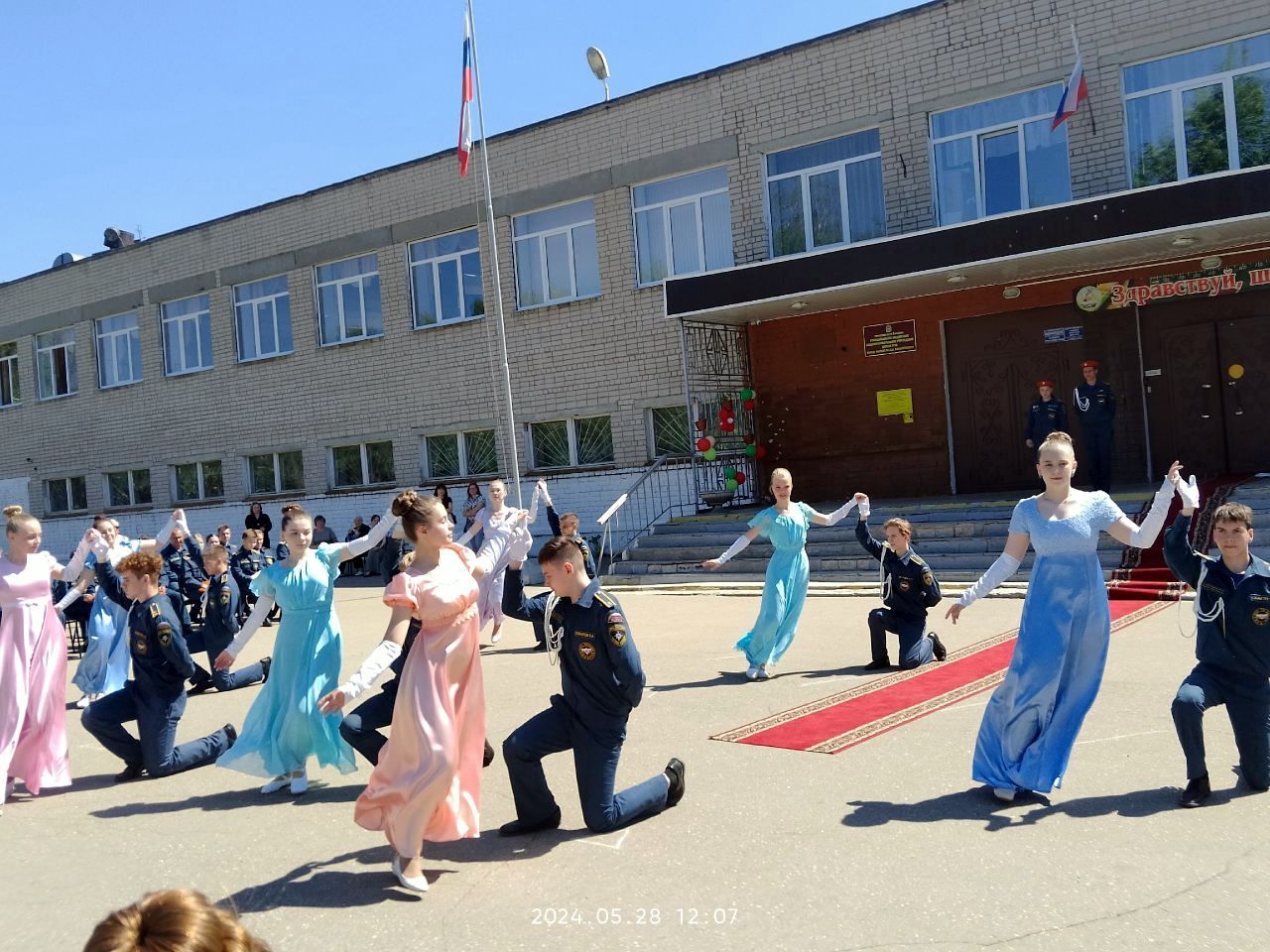 Полонез и падеграс: в школе №18 отгремел кадетский бал | 29.05.2024 |  Новости Кинешмы - БезФормата