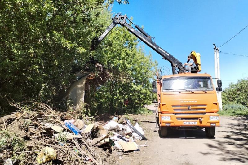 УГХ Кинешмы продолжает работу по вывозу веток и мусора