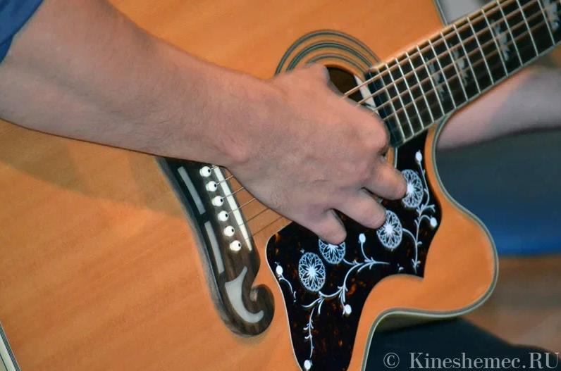 Изучаем основы игры на гитаре