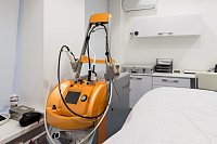 Пилинг лица: показания, противопоказания и эффективность процедуры