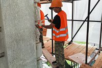 Специалисты приступили к удалению фасадного слоя колокольни Троицко-Успенского собора