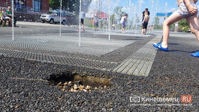 Фонтан в центре Кинешмы закрыли для устранения дефектов покрытия