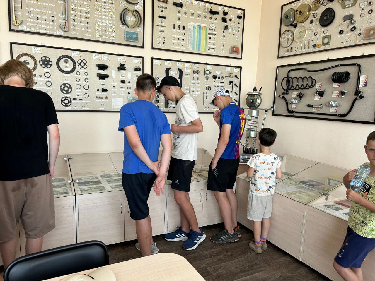 Воспитанники спортшколы «Арена» посетили музей завода «Автоагрегат»