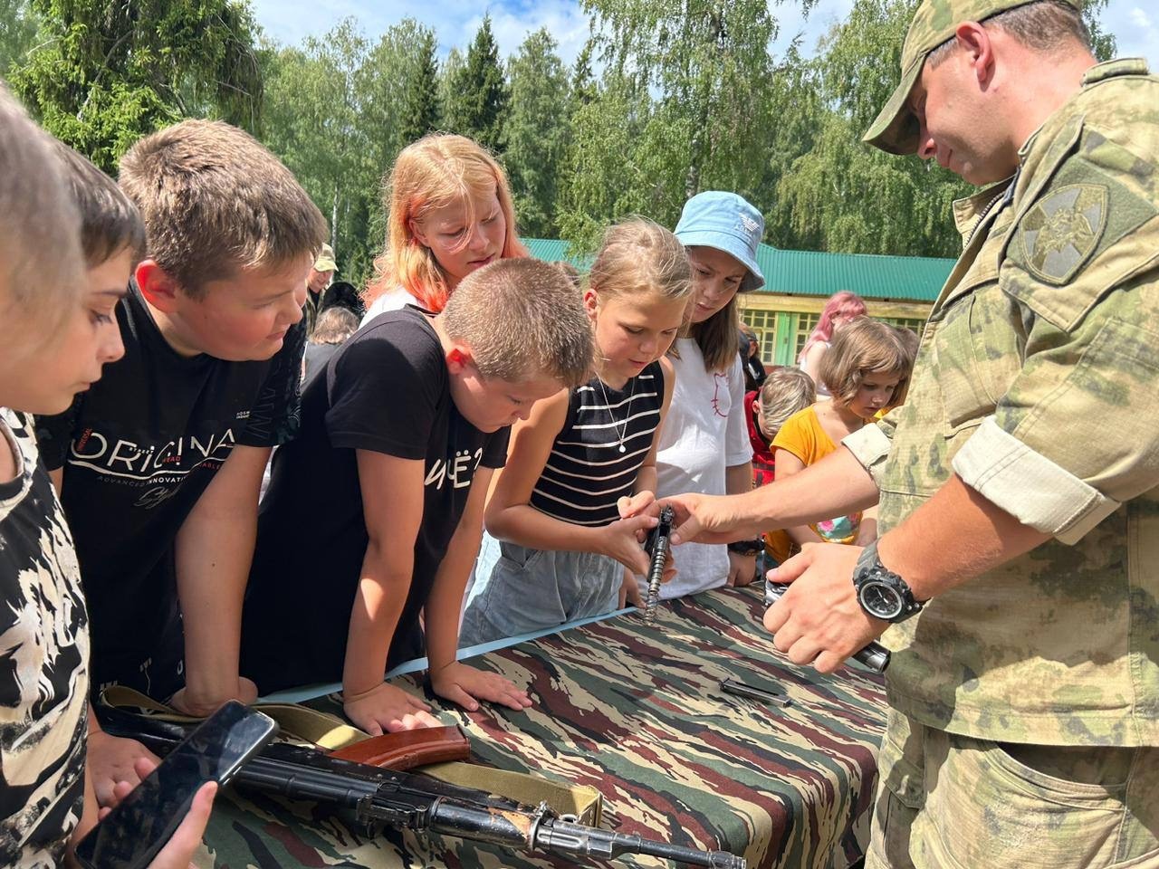 Активисты Российского военно-исторического общества посетили «Радугу»