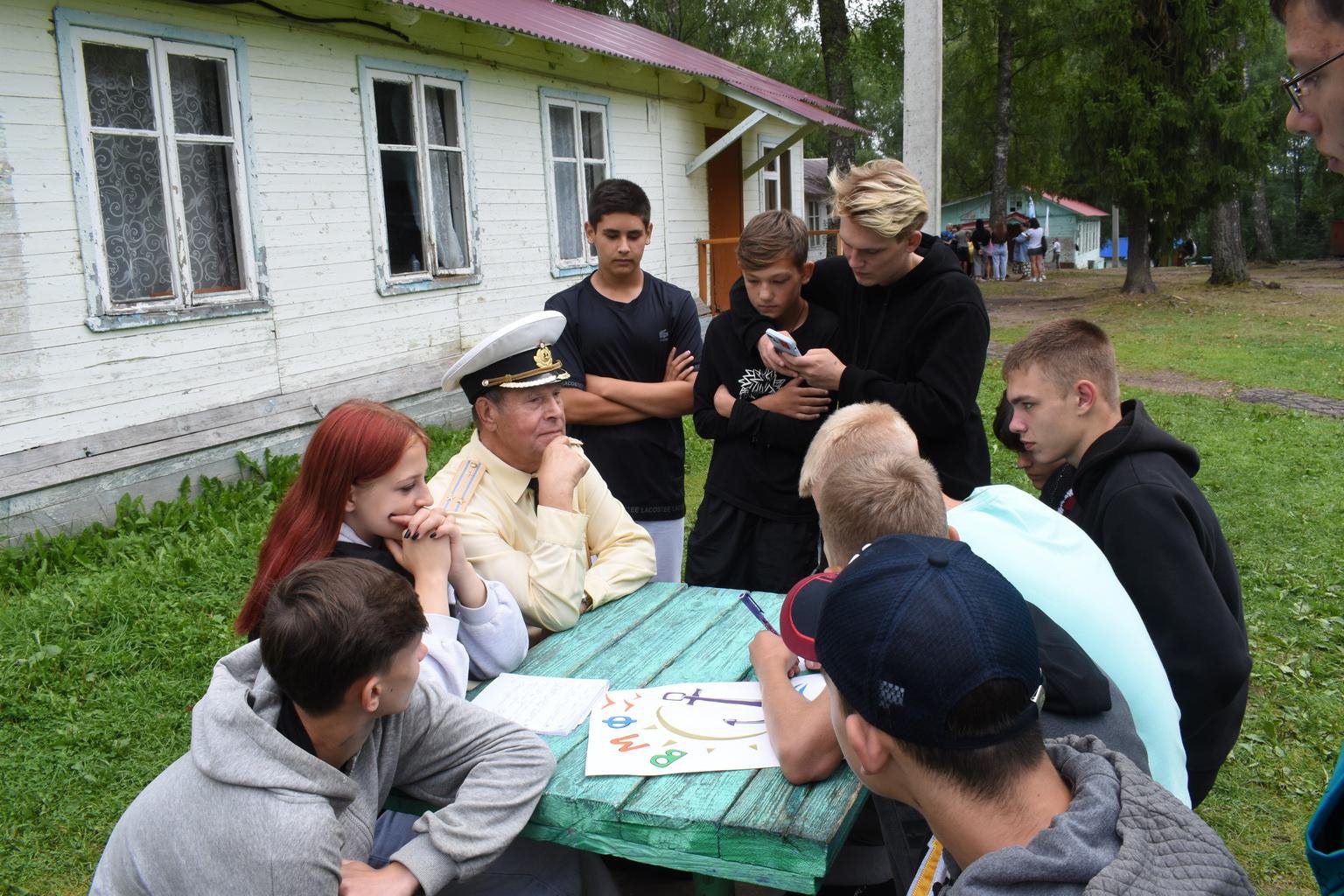 В детском лагере «Радуга» отметили День военно-морского флота