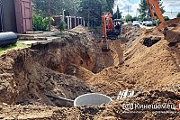 На ул.Декабристов меняют часть коллектора, стоки из которого заливали дома