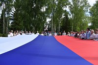 В День флага России в Кинешме развернут большое полотнище российского триколора