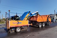 На улицы Кинешмы вновь вышла подметальная машина