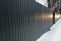 Заборы из профнастила: прочный и долговечный выбор для ограждения