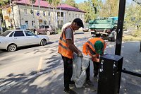 Жители Кинешмы складируют на остановках бытовой мусор