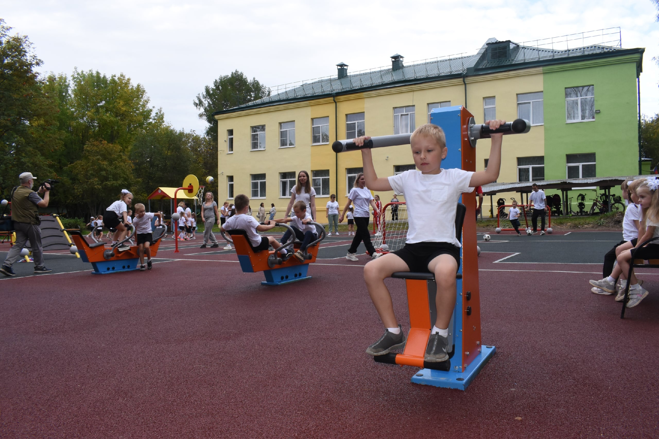 В детском саду №32 открылась современная спортивная игровая площадка