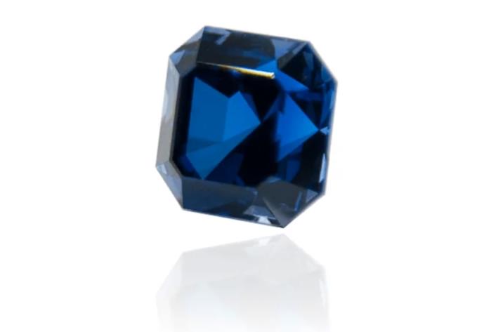 Лабораторно-выращенный сапфир: красота, созданная человеком