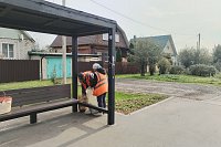 УГХ продолжает очищать от мусора и грязи кинешемские остановки