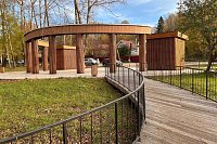 В Комсомольском парке в Наволоках над входом надстроили арку