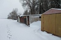 На берегу Волги на ул.Социалистической приступают в сносу 17 лодочных гаражей